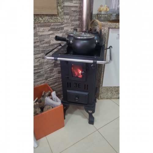 FOGÃO À LENHA DE FERRO FUNDIDO 00 COM CHAPA E PORTA DE VIDRO